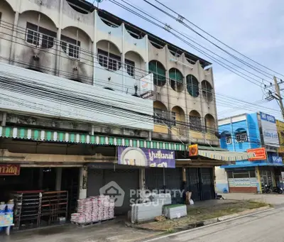 Commercial building exterior with multiple units and street view, ideal for business opportunities.