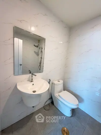 Modern bathroom with sleek fixtures and elegant tile design