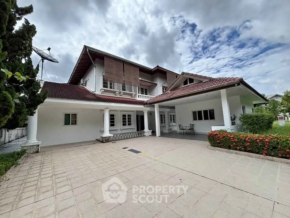 Stunning two-story house with spacious driveway and lush garden, perfect for family living.