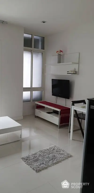 Fully Furnished 1 Bedroom Condo at Ideo Verve Sukhumvit-3