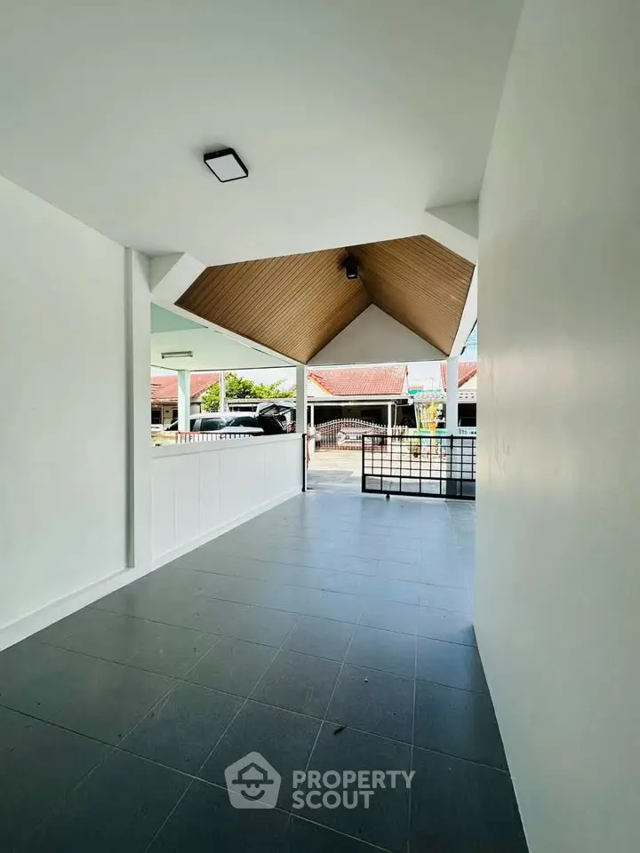 Spacious modern entrance with sleek design and natural light, perfect for welcoming guests.