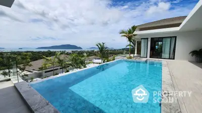 Luxurious villa with infinity pool and stunning ocean view