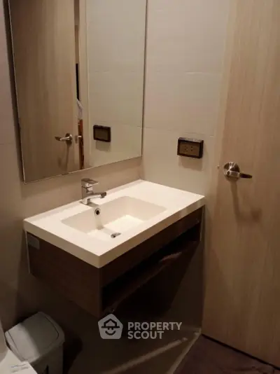 Modern bathroom with sleek sink and mirror design
