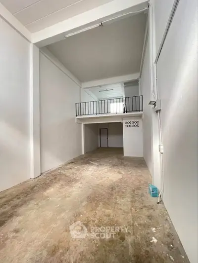 Spacious industrial-style loft with high ceilings and mezzanine level.