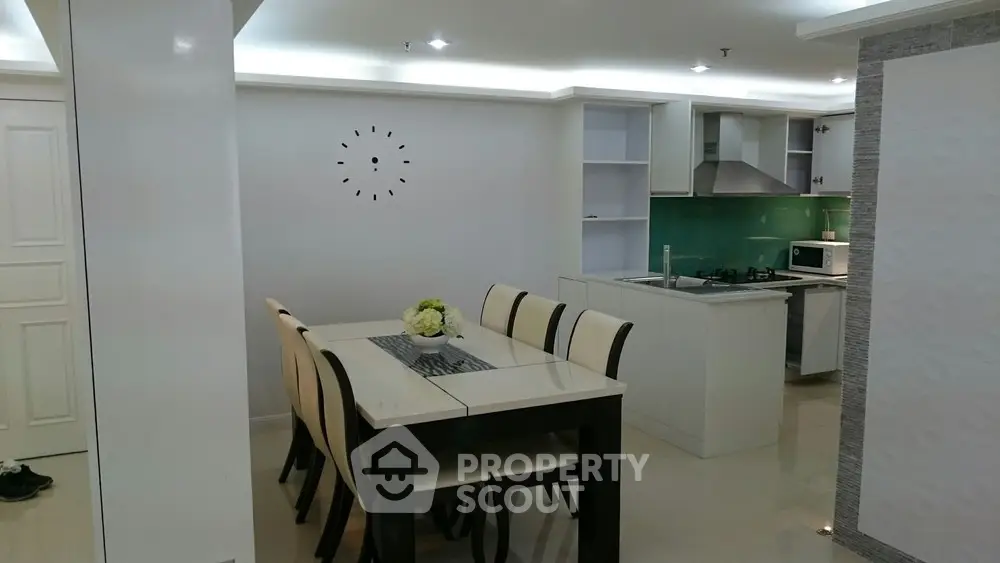  3 Bedrooms Condo at Somkid Gardens Condominium-4