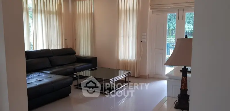  3 Bedrooms House -5