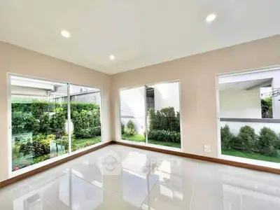 Spacious corner unit with large windows offering lush garden views, perfect for natural light lovers.