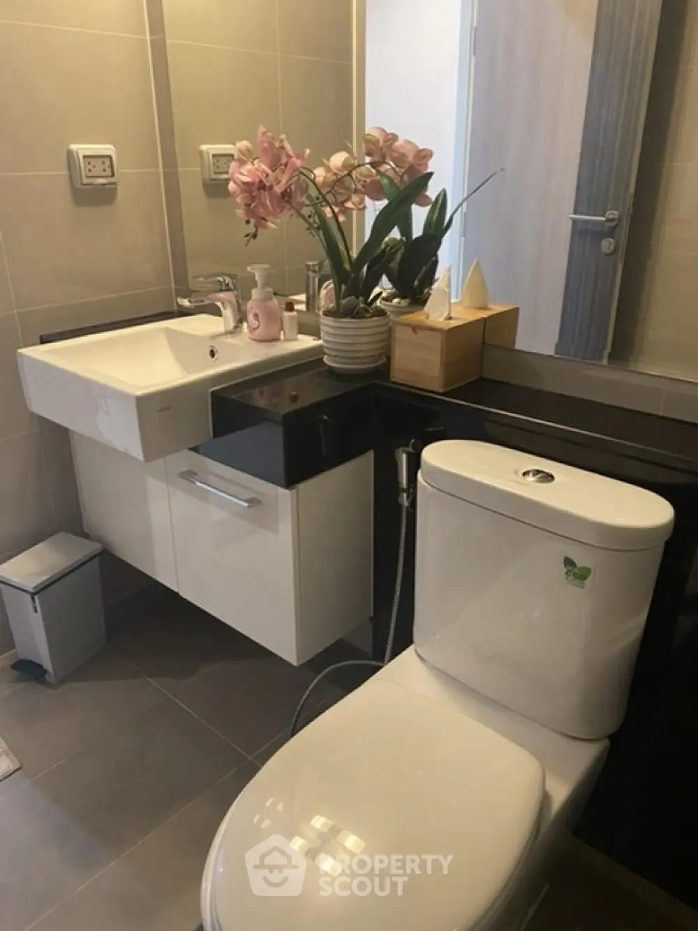 Modern bathroom with sleek fixtures and elegant decor