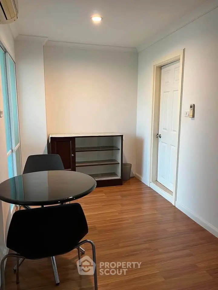Cozy study room with modern furniture and wooden flooring, perfect for productivity and comfort.