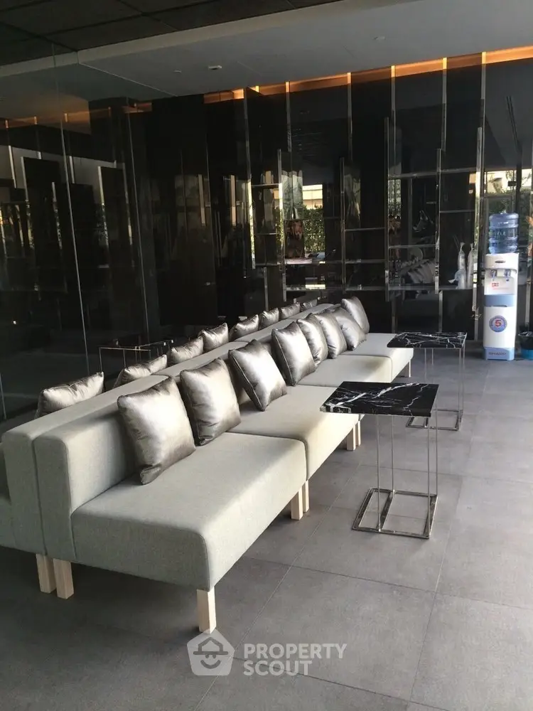  1 Bedroom Condo at Chewathai Interchange-1