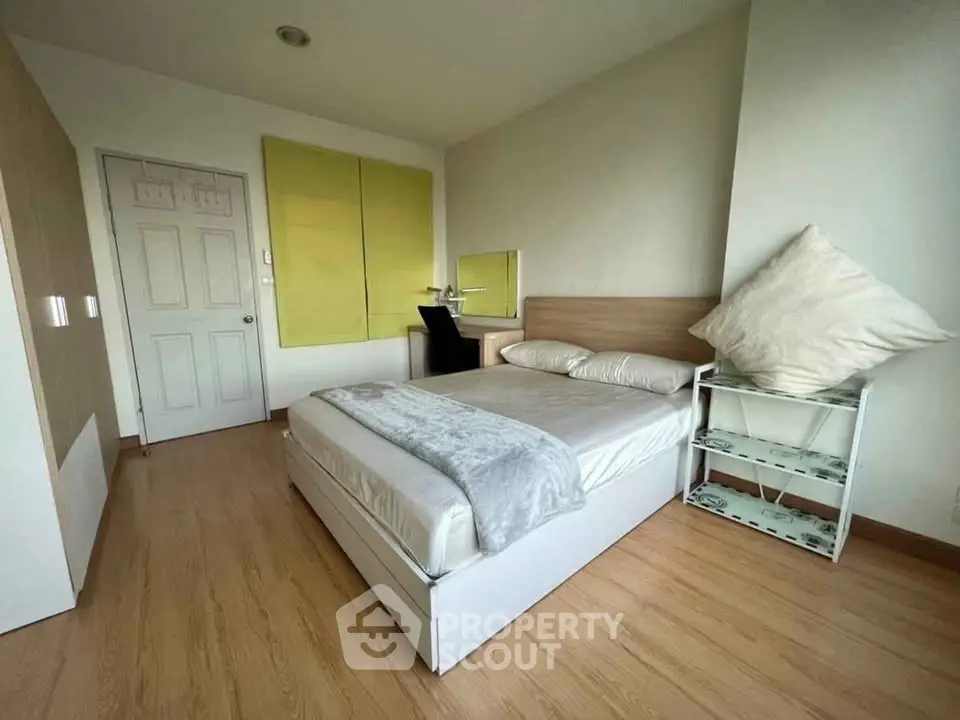 Cozy bedroom with modern furnishings and wooden flooring, perfect for relaxation and comfort.