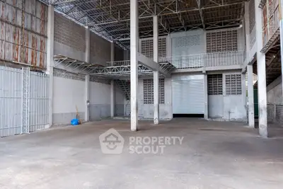 Spacious industrial warehouse with high ceilings and mezzanine level.