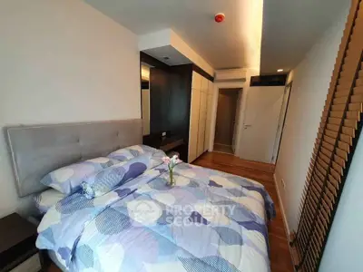 Modern bedroom with stylish decor and ample storage in a contemporary apartment.