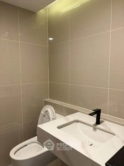 Modern bathroom with sleek fixtures and elegant tile design