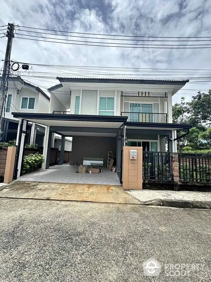 Modern two-story house with spacious driveway and contemporary design