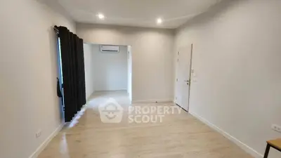 Spacious unfurnished living room with wooden flooring and air conditioning
