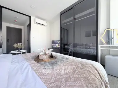 Modern bedroom with stylish decor and mirrored wardrobe doors