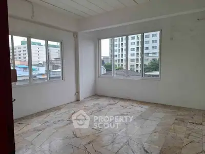 Spacious corner unit with large windows offering city views, perfect for natural light lovers.