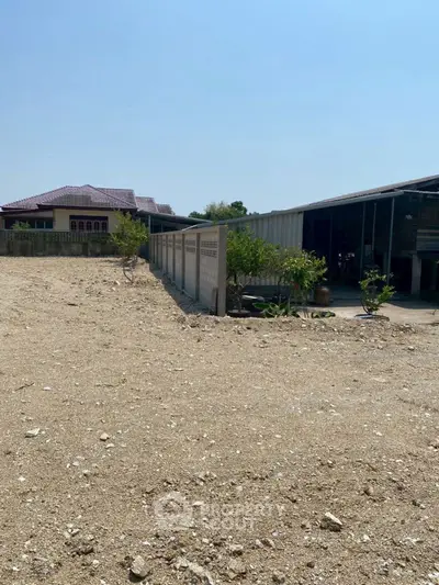 Spacious plot with potential for development, featuring a rustic house and ample outdoor space.