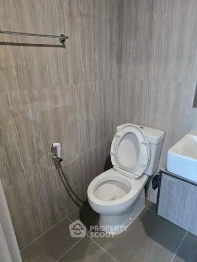 Modern bathroom with sleek design and high-quality fixtures in a contemporary home.