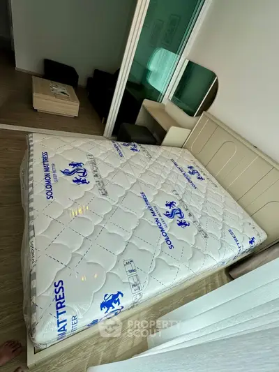 Modern bedroom with stylish furniture and comfortable mattress in a cozy apartment.