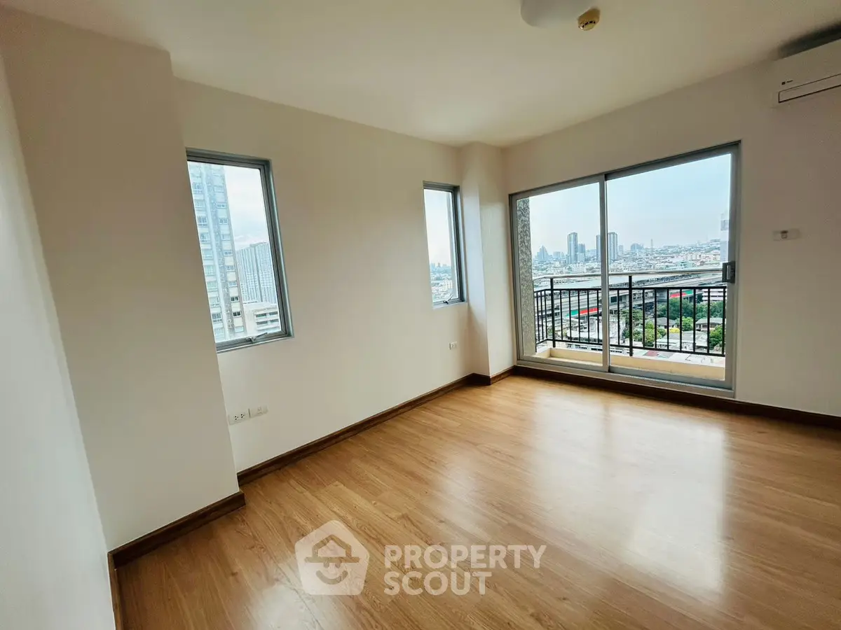 Spacious corner unit with stunning city view and large windows, perfect for natural light lovers.