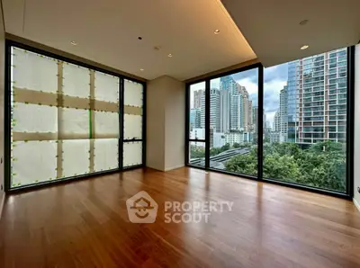 Spacious corner unit with floor-to-ceiling windows and stunning city view.