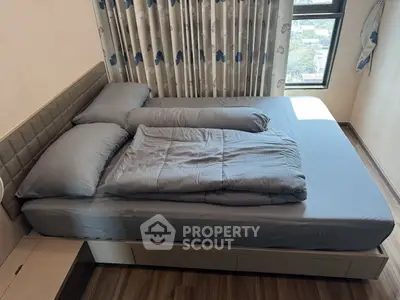 Cozy bedroom with modern bed and stylish curtains, perfect for relaxation and comfort.