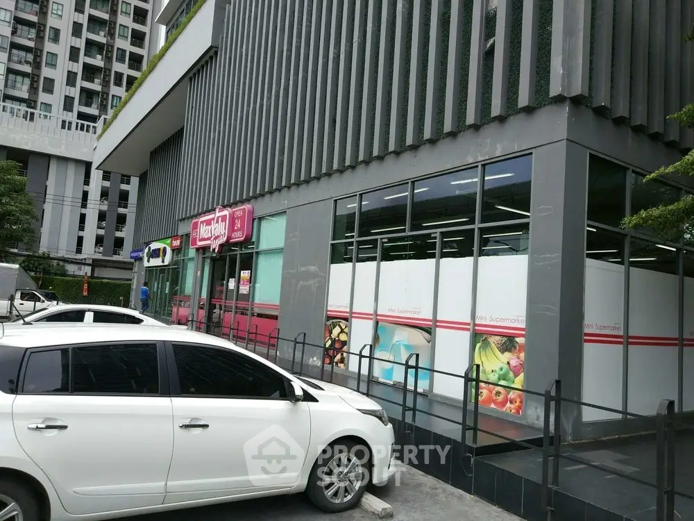  1 Bedroom Condo at Ideo Mobi Sukhumvit-1
