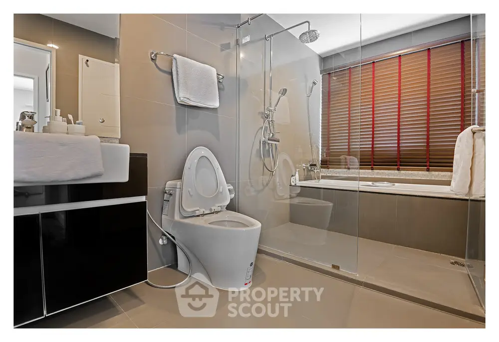  1 Bedroom Condo at The Crest Sukhumvit 34-1