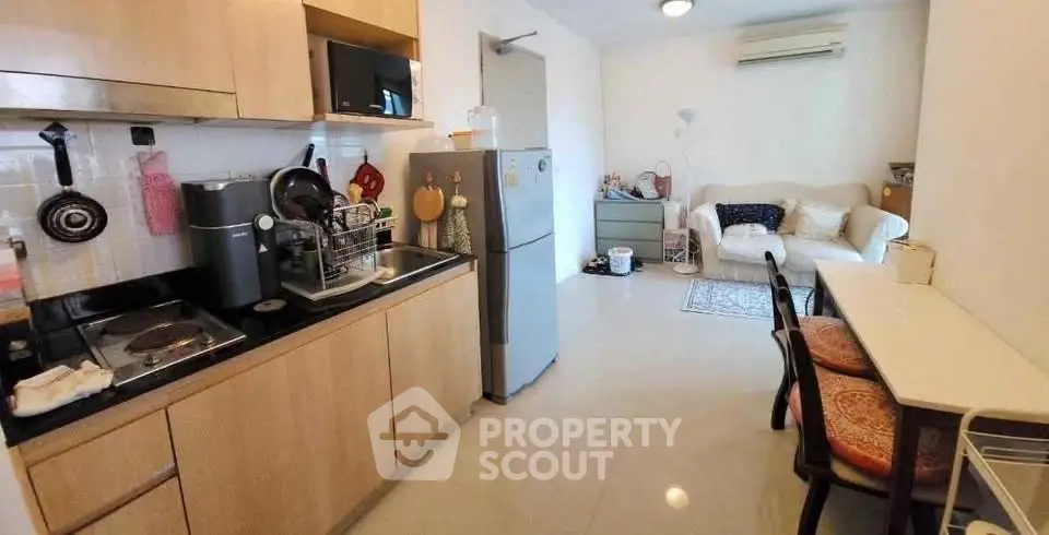 Cozy open-layout kitchen and living room with modern appliances and stylish decor.