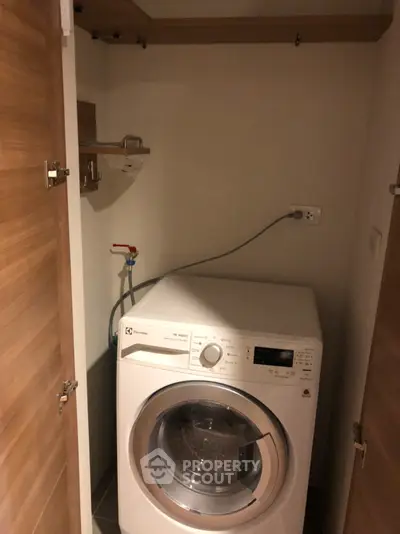 Fully Furnished 1 Bedroom Condo at Rhythm Sathorn-3
