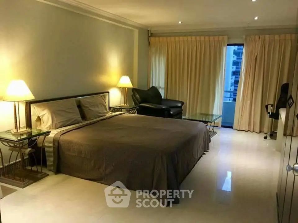 Fully Furnished 1 Bedroom Condo at Saranjai Mansion Condominium-1