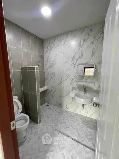 Modern bathroom with elegant tile design and sleek fixtures