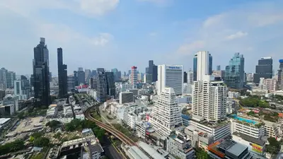 Stunning cityscape view showcasing modern skyscrapers and urban landscape.