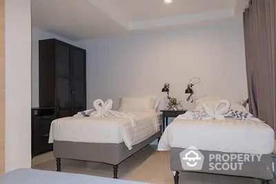 Fully Furnished 2 Bedrooms Apartment at College Haus-4