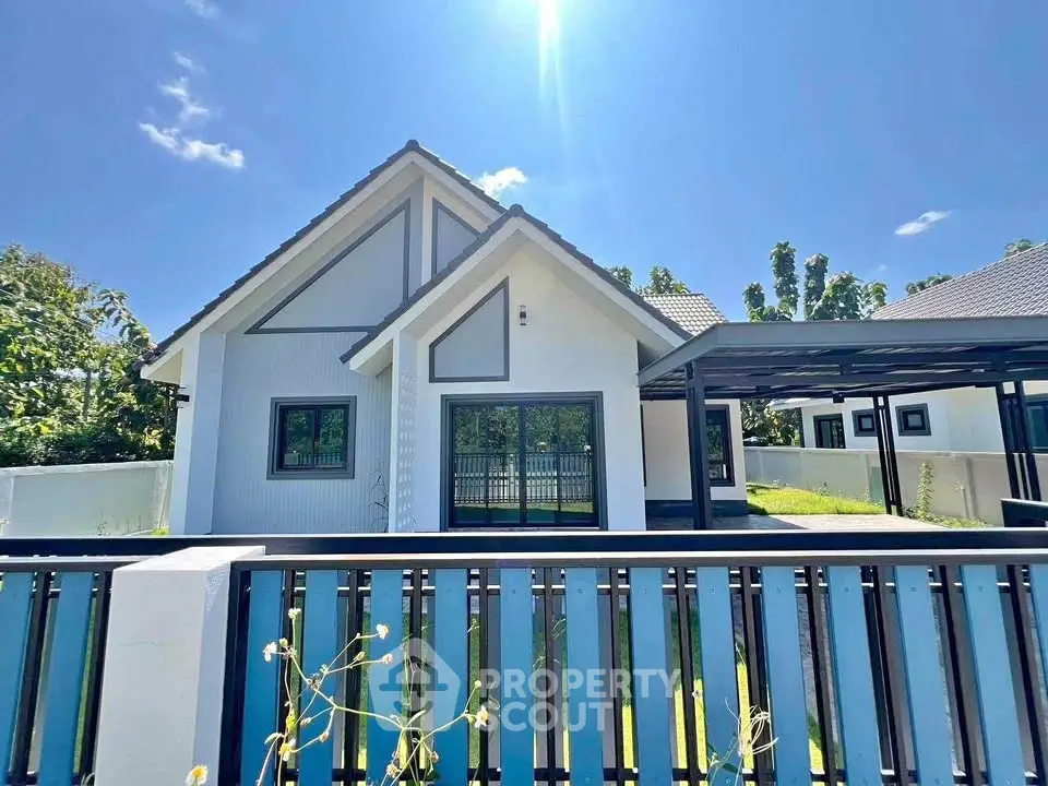 Charming modern house with a spacious garden and sleek design under a clear blue sky.