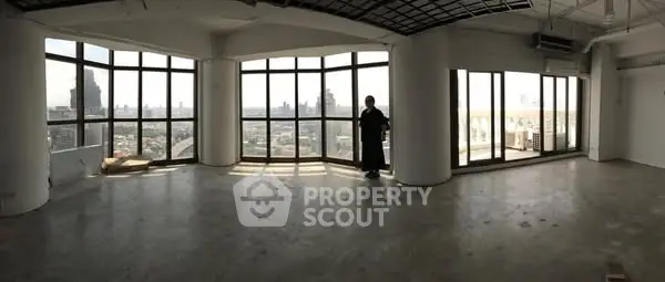 Spacious corner unit with panoramic city views and floor-to-ceiling windows.