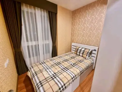 Cozy bedroom with elegant wallpaper and single bed, perfect for a restful night's sleep.