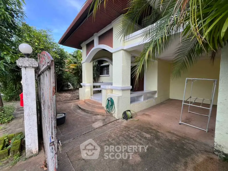 Charming single-story home with lush greenery and spacious outdoor area, perfect for family living.