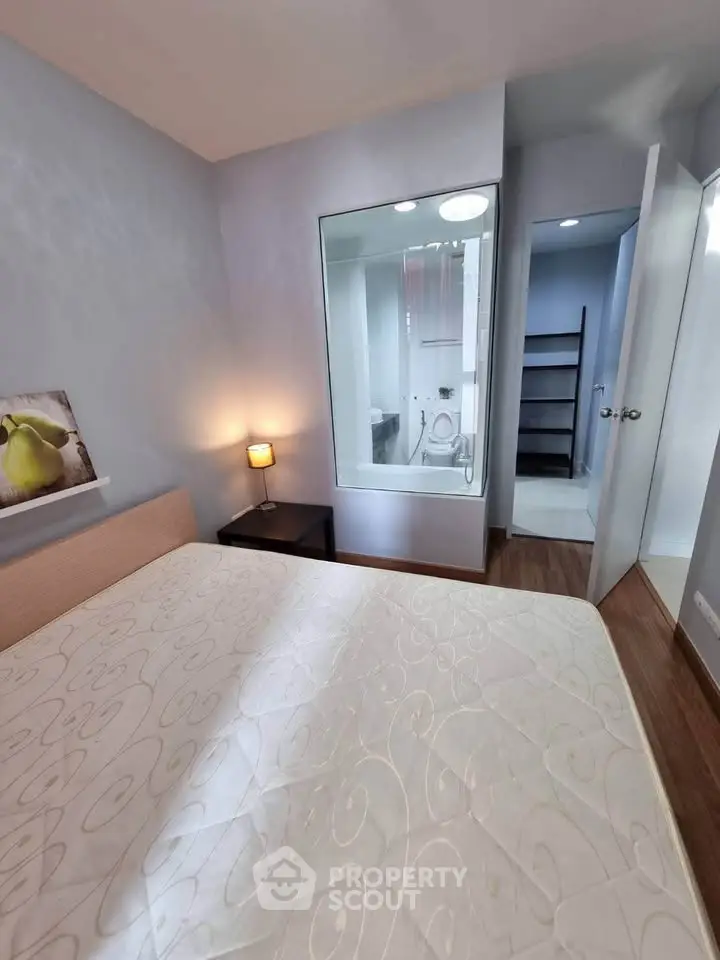 Cozy bedroom with ensuite bathroom featuring modern design and soft lighting, perfect for relaxation.