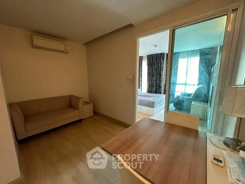 Cozy apartment with modern furnishings and natural light