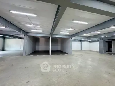 Spacious industrial warehouse with high ceilings and ample storage space