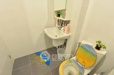 Fully Furnished 1 Bedroom Condo at The Niche Mono Ratchavipha Bathroom