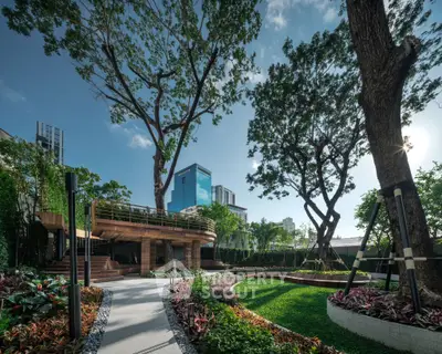 Stunning urban garden with lush greenery and modern architecture, perfect for relaxation and leisure.
