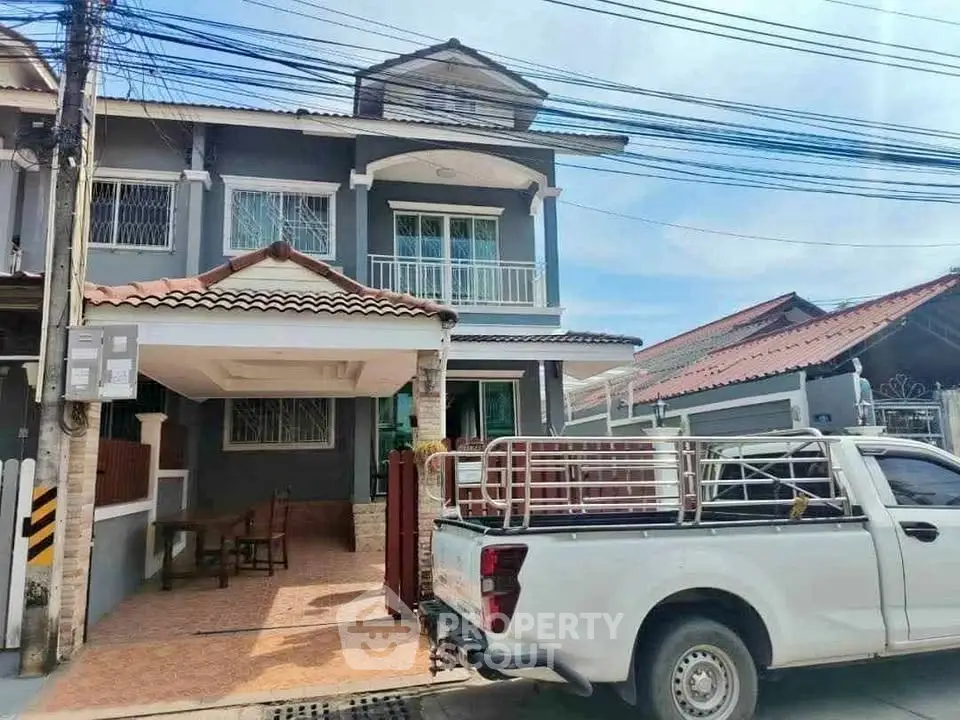 Charming two-story house with a spacious driveway and modern facade.