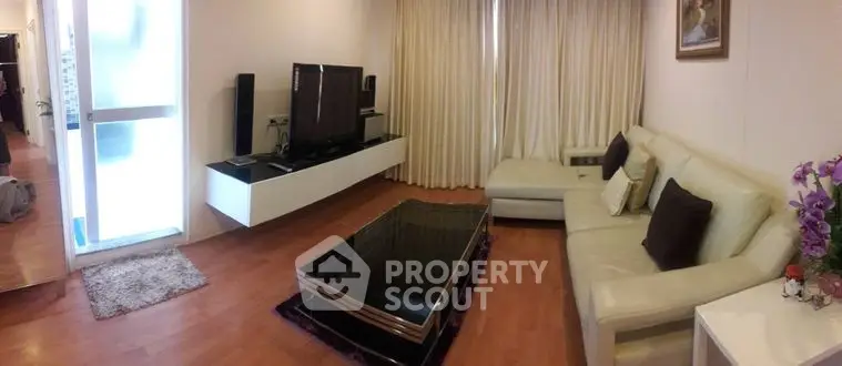 Fully Furnished 2 Bedrooms Condo at Lumpini Ville Ramkhamhaeng 44 Livingroom