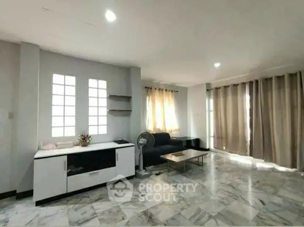 image_rental-8323427