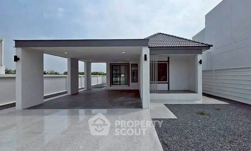Modern single-story house with spacious carport and sleek design