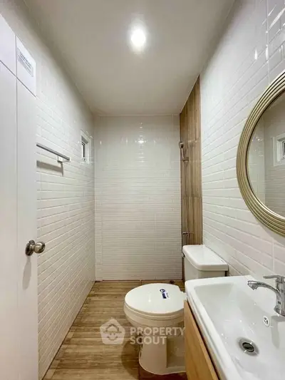Modern bathroom with sleek fixtures and elegant tile design